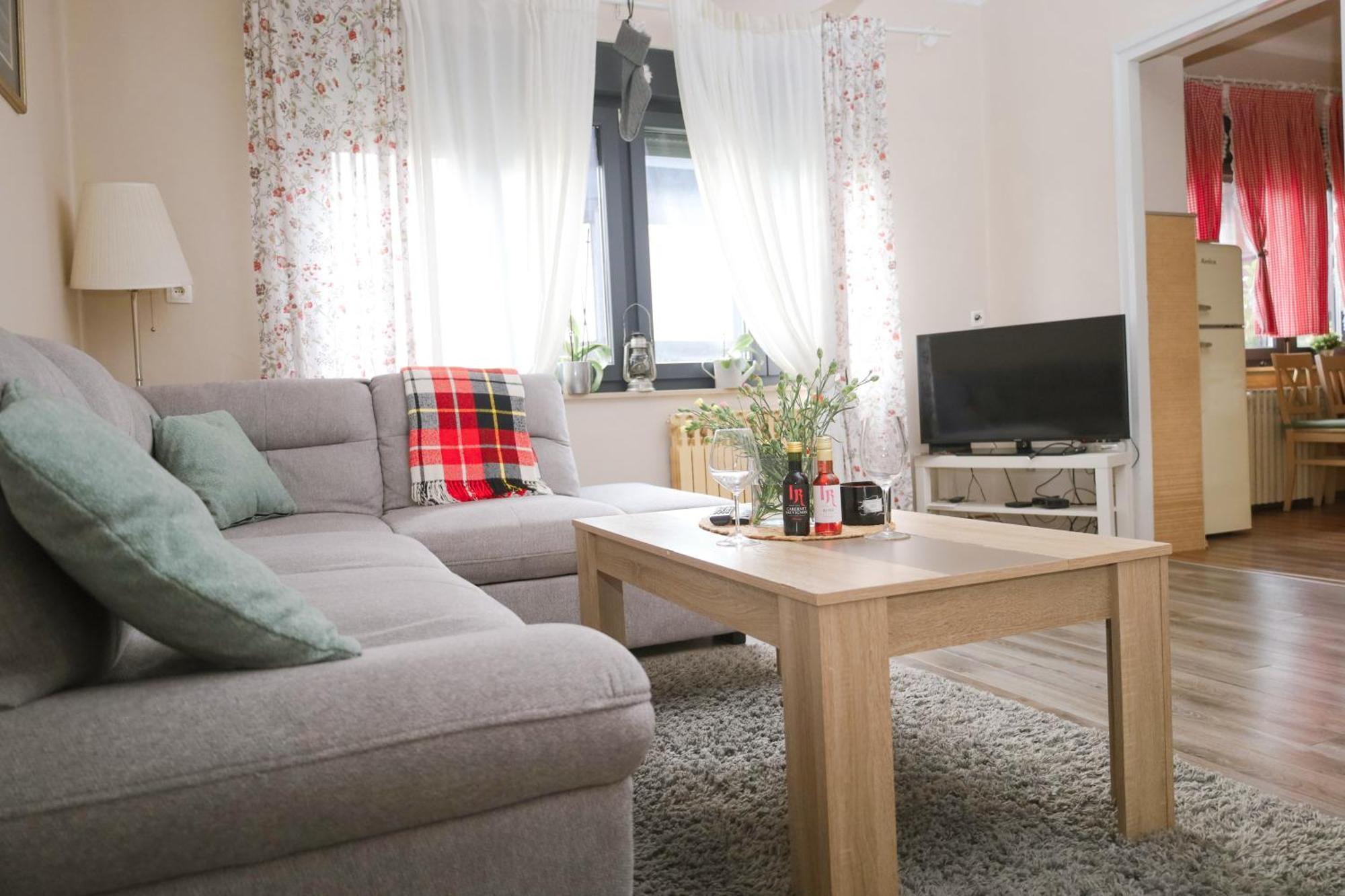Kamena Kuca Apartment Pozega Bagian luar foto